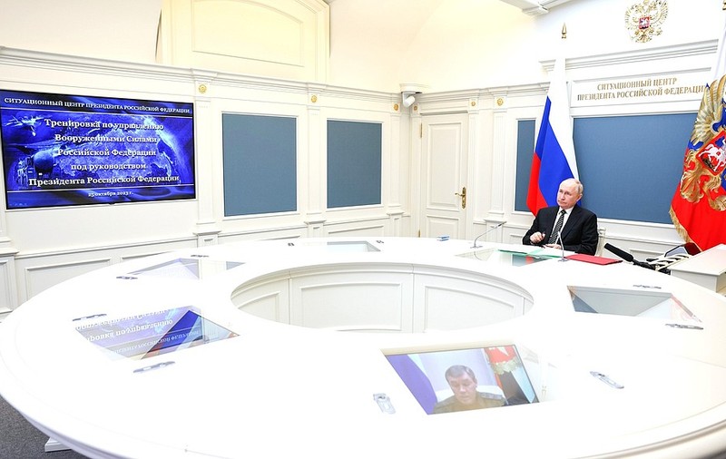 Rusia și-a testat rachetele balistice și a exersat un atac nuclear. Putin a urmărit antrenamentul, de la Kremlin