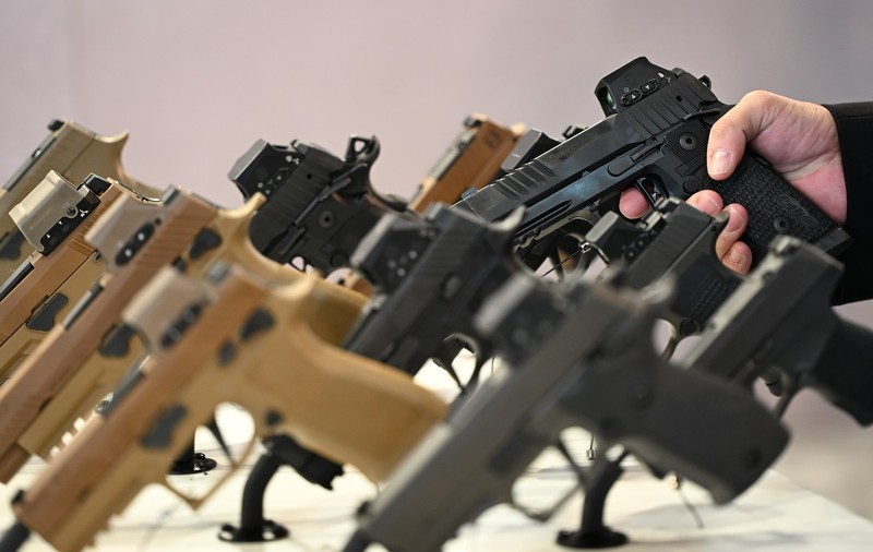 România negociază cu Ucraina o achiziție comună de armament pentru a nu pierde finanțarea europeană prin SAFE, potrivit G4Media