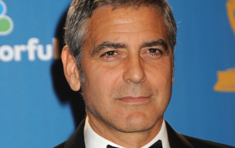 George Clooney: "Ca să scap de presă îi chem pe Brad, Angelina şi cei 15 copii în vizită"