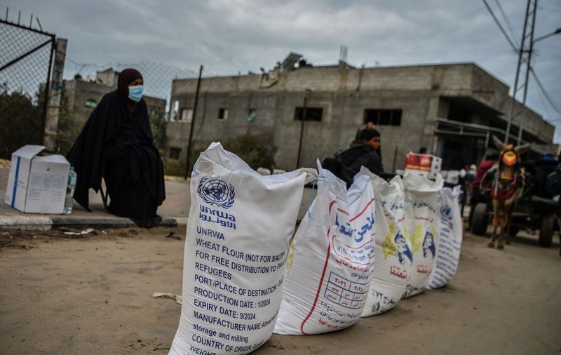 MAE a anunțat că suspendă finanțarea către agenția ONU acuzată că a avut angajați implicați în atacul Hamas asupra Israelului, la o zi după ce afirmase că nu a luat o decizie