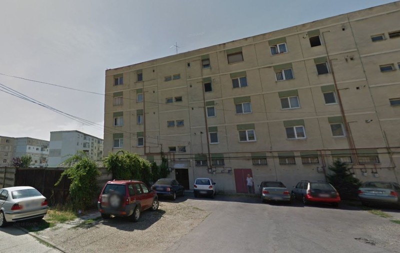 Apartament cu două camere la vânzare pentru 10.900 de euro în orașul natal al lui Nicușor Dan