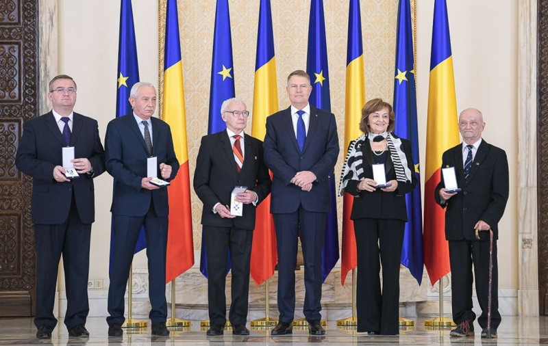 Luptători împotriva comunismului, decorați de Klaus Iohannis. „Vă chem să fiți alături de mine”