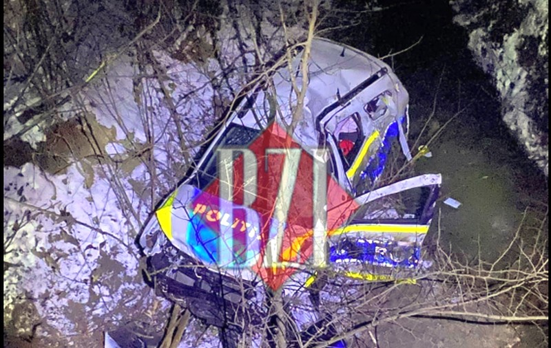 Doi poliţişti, răniţi în Iași, după ce maşina lor s-a răsturnat când urmăreau un șofer fără permis