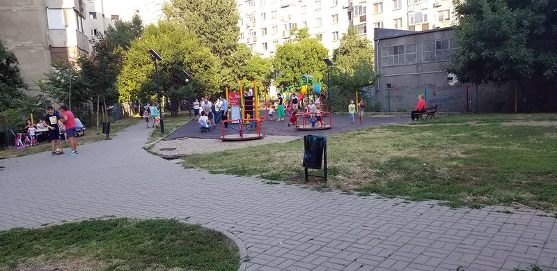 FERENTARI 3A - părculeț care, la fel ca multe altele, pare refăcut în urmă cu puțini ani