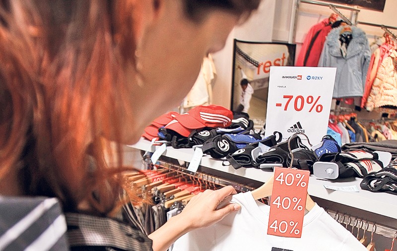 Metode de a economisi, ca să ai mai mulţi bani de Sărbători. Cumpără cadourile de pe acum!