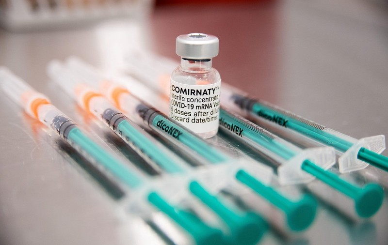 Statele UE au aruncat la gunoi sute de milioane de vaccinuri anti-COVID, în valoare de 4 miliarde de euro. Câte a aruncat România