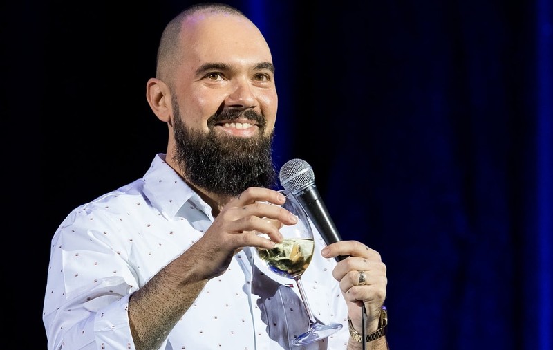 Teo a renunțat la munca de birou pentru a fi comediant: „Eu muncesc de nu mai pot și câștig într-o lună cât fac cu stand-up-ul într-un weekend”