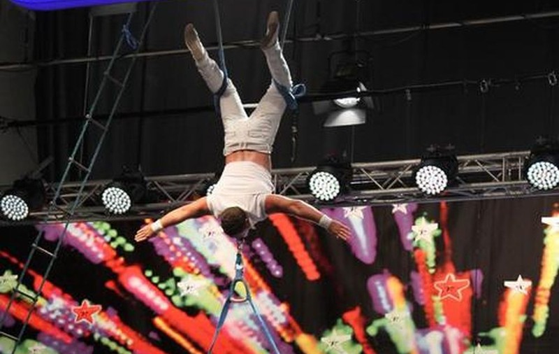 ROMÂNII AU TALENT. Faza asta a ridicat adrenalina la maximum. Doi soţi au executat cel mai periculos număr