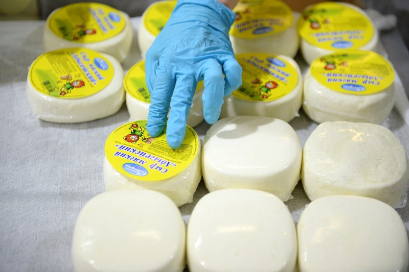 2635355 06/02/2015 An employee at the soft cheese Adygeisky packaging department at the Molochnaya Blagodat plant in the Sverdlovsk region. Pavel Lisitsyn/RIA Novosti