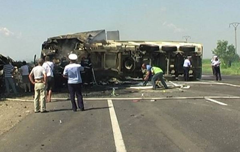 Un TIR, la un pas de EXPLOZIE, pe Autostrada Transilvania