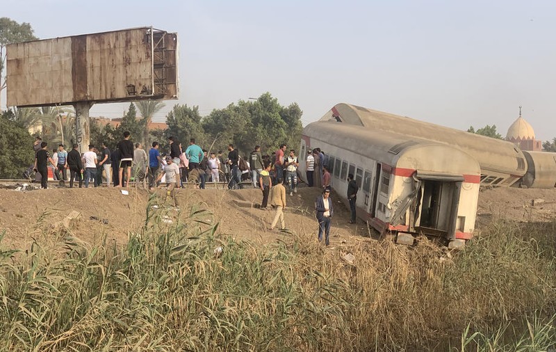 11 morți și aproape 100 de răniți, după ce un tren a deraiat în Egipt