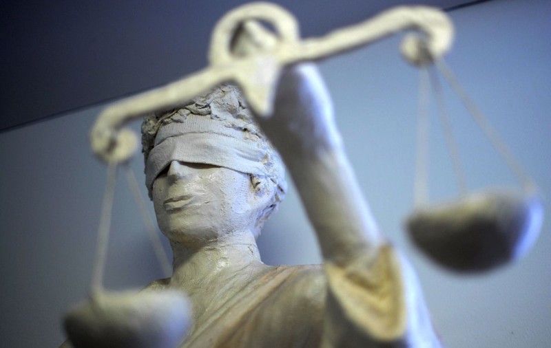 Un român a deschis 100 de procese într-o singură zi, împotriva Curții Constituționale: „Ultima încercare pentru #Turul2Înapoi”