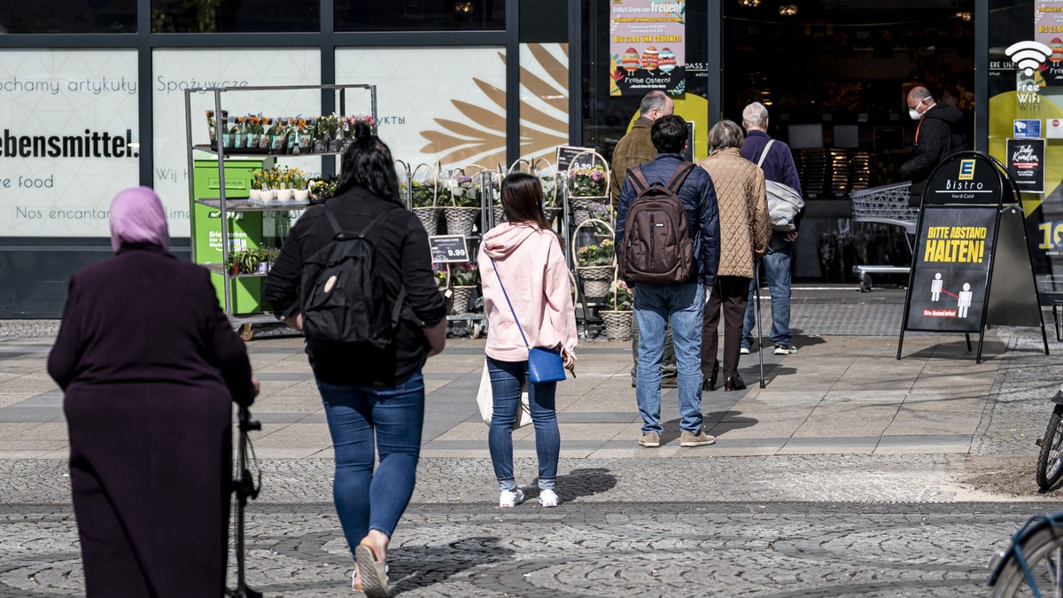 În Germania se merge la cumpărături numai cu testul COVID-19 negativ