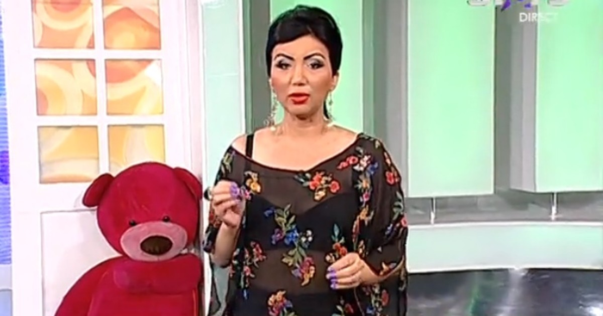 Adriana Bahmuțeanu, în platoul emisiunii pe care o prezinta