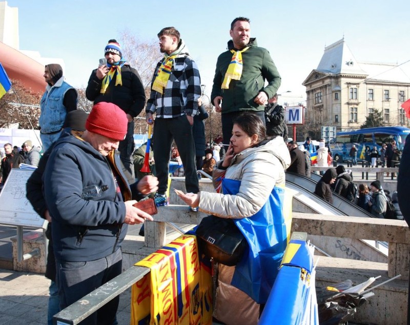 LIVE TEXT: Zeci de mii de oameni la protestul organizat de AUR în București. Mai mulți protestatari aveau asupra lor cuţite, bricege și substanţe interzise