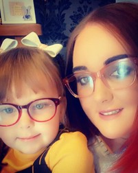 Poppy-Leigh Gilmore și mama sa, Sarah-Jane (Sursă foto: Facebook)