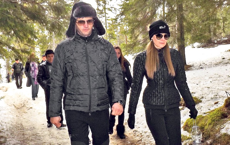 Romaniţa, cu noul soţ la pomana lui Iovan! FOTO/VIDEO