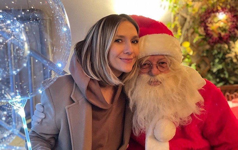 Dezvăluirile făcute de Adela Popescu despre copilăria ei. „Totul era despre Moş Crăciun. Învăţam că ştiam că el îmi află notele”
