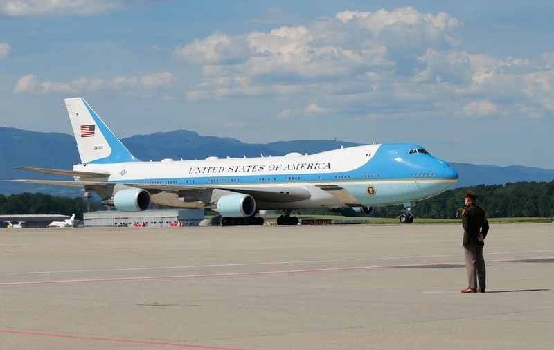 Două sticle goale de tequilla au fost găsite în fuselajul noului model Boeing de Air Force One