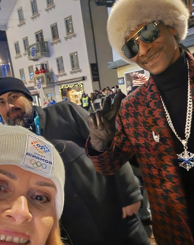 Cum a ajuns Snoop Dogg să fluture steagul României la festivitatea de deschidere a Jocurilor Olimpice de iarnă 2026 de la Cortina: rapperul milionar „a salutat sportivii tricolori” | VIDEO