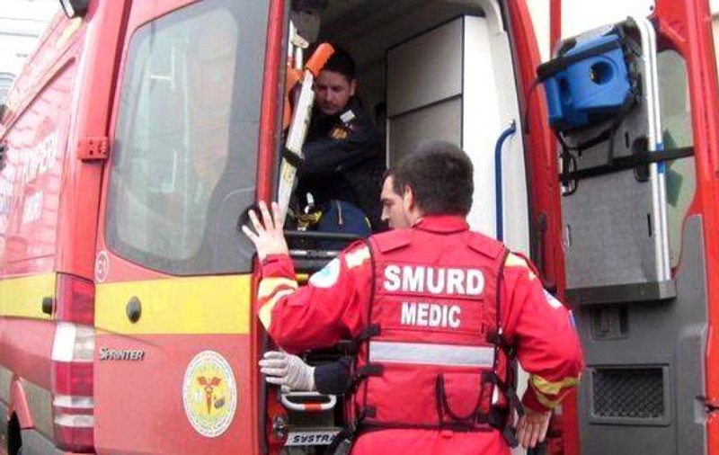 O femeie din Constanța și-a dat foc din greșeală, în timp ce vopsea un gard