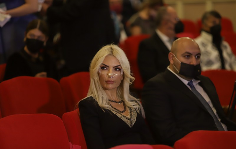 Expert: Amendamentele depuse de șefa deputaților-juriști, Laura Vicol, îi vor descuraja pe avertizorii de integritate să mai semnaleze încălcările legii. Vicol: Nu sunt ale mele, sunt ale Coaliției