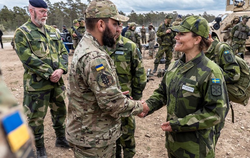Prințesa Moștenitoare a Suediei a participat la exercițiile NATO cu luptătorii ucraineni din batalionul Azov: „Vizită-surpriză care a fost ținută secretă”