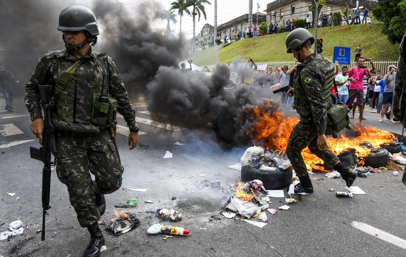 Violențe în Brazilia: Cel puțin 90 de oameni și-au pierdut viața | GALERIE FOTO