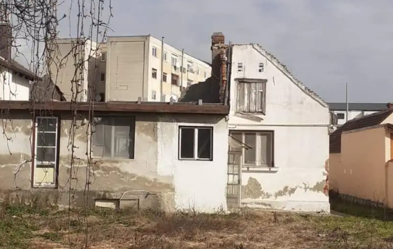 Hoții au furat acoperișul unei case din centrul municipiului Alba Iulia, cu tot cu grinzi