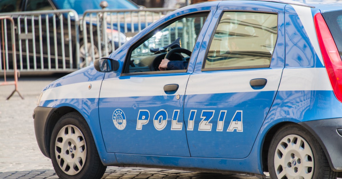 O mașină de poliție din Italia parcată