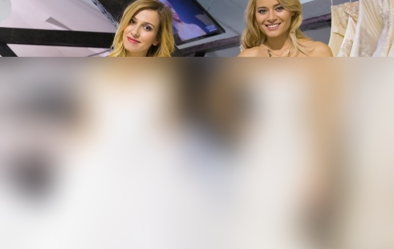 UAU! Ce ROCHII FRUMOASE DE MIREASĂ ŞI-AU ALES DANA ROGOZ şi LAURA COSOI! Sunt RĂVĂŞITOARE în ŢINUTELE ALBE! FOTO