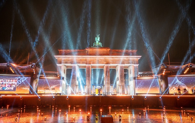 Germania aprobă limite pentru încălzirea clădirilor publice şi interzice panourile publicitare iluminate, pentru a economisi energie
