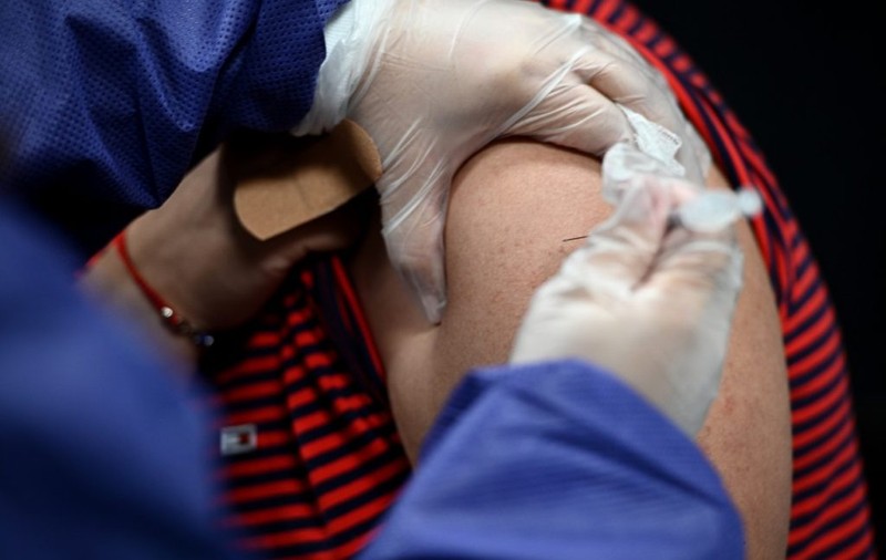 Agenția Europeană a Medicamentului: Nu e exclus ca persoanele vulnerabile să poată beneficia de o a patra doză de vaccin anti-COVID