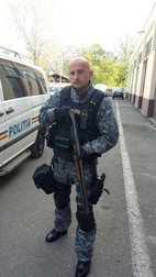 Politistul care pregăteste campioni la lupte.