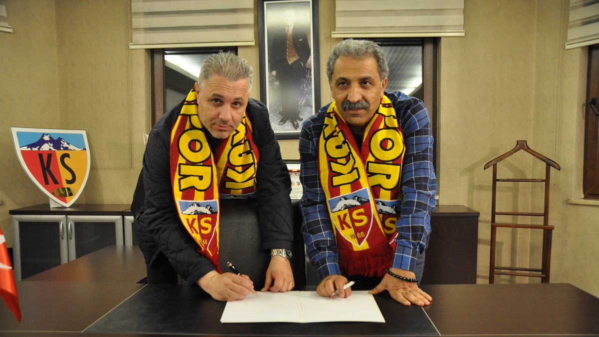Șumudică mai vrea doi români la Kayserispor. Un rapidist și un stelist pe lista tehnicianului