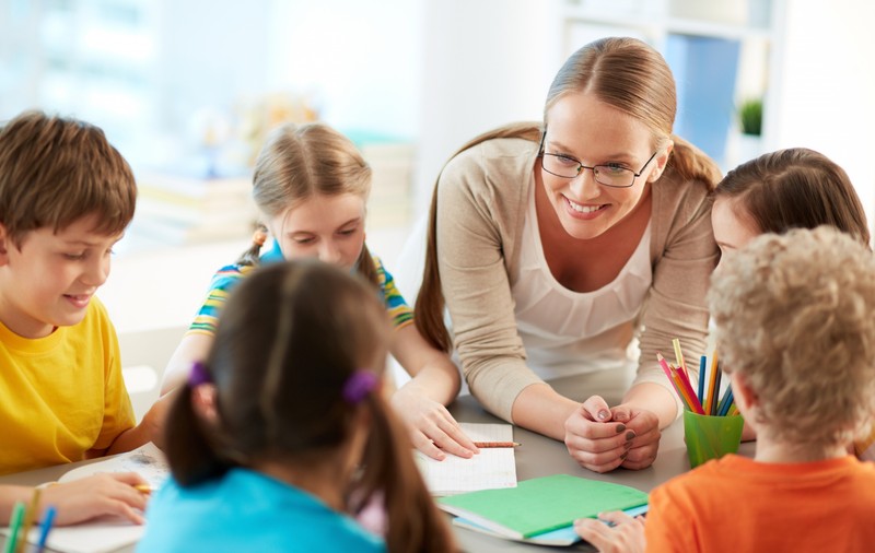 Sprijin educațional pentru copiii din mediile defavorizate - 4 moduri prin care comunitatea poate acționa