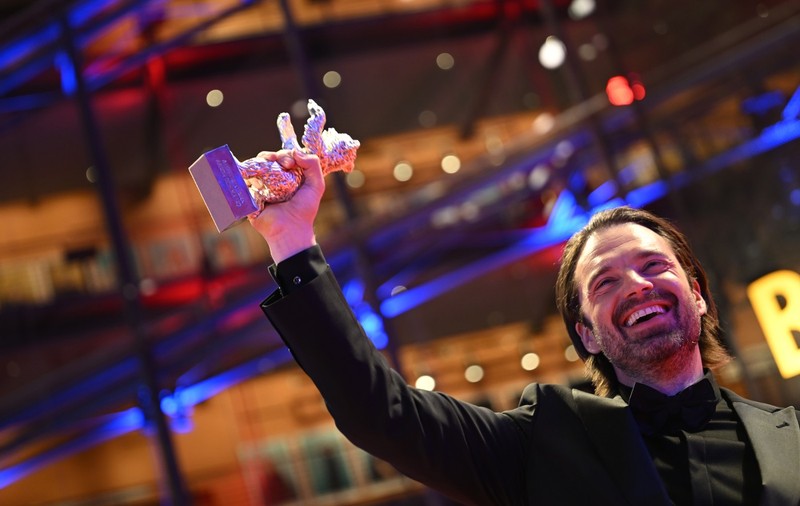 Sebastian Stan, după ce a câștigat Ursul de Argint la Berlinala 2024: „Pentru un băieţel din România, acest lucru înseamnă foarte mult”