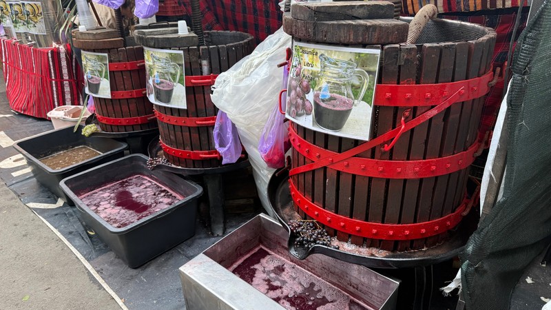 „Festivalul de Bun Must și Pastramă după Gust” are loc în parcul Izvor din București. Foto: Libertatea