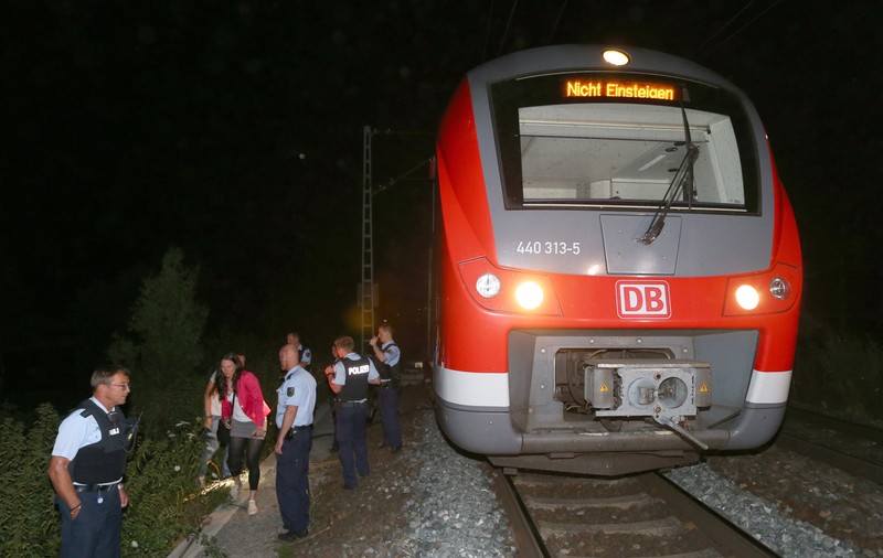 Atentat într-un tren din Germania | Statul Islamic a revendicat atacul. Agresorul - un solicitant de azil, în vârstă de 17 ani