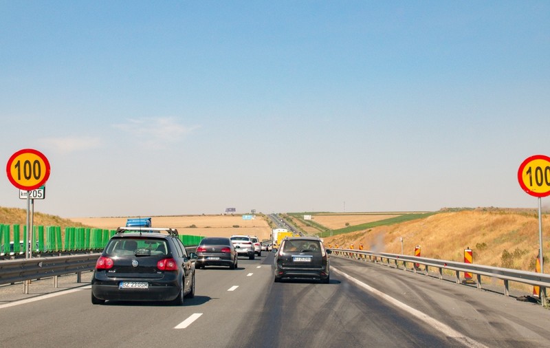 Cu câți km/h pot depăși șoferii limita de viteză fără să se aleagă cu o amendă