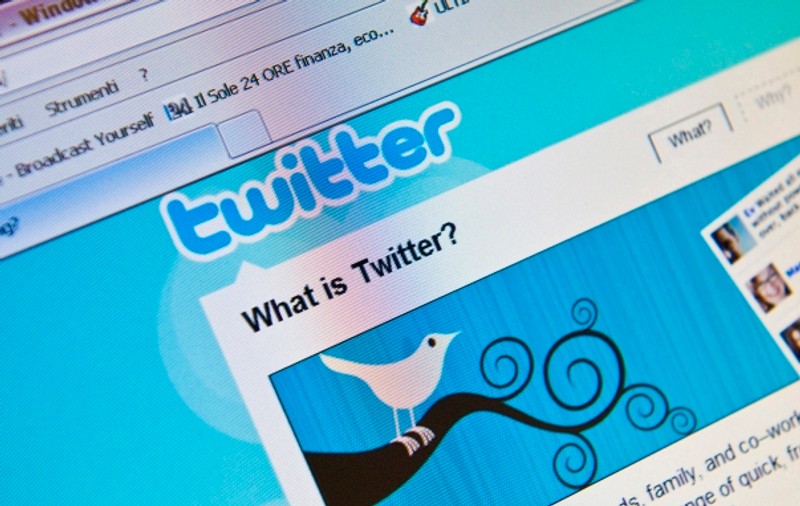 Persoanele care sunt active pe Twitter se masturbează des
