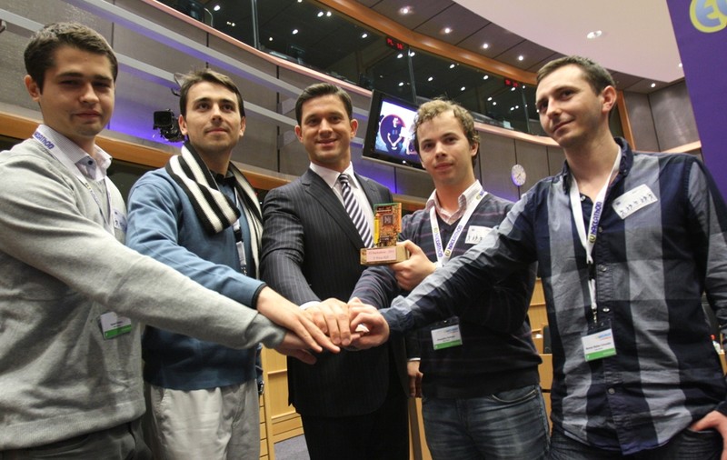Specilaiştii români IT, premiaţi în Parlamentul European