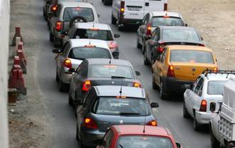 TRAFIC DEVIAT pe DN 1, dinspre Braşov către Valea Prahovei, din cauza AGLOMERAȚIEI