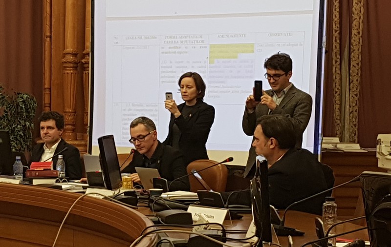 VIDEO. Parlamentarii USR, protest cu melodia 'Locul potrivit', de Guess Who, și Requiem, în comisia Iordache