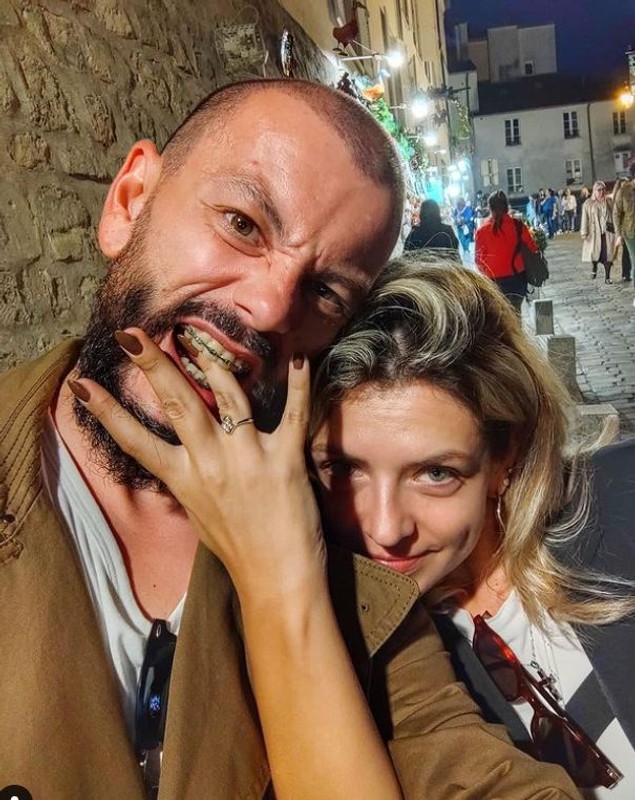 Victoria Răileanu s-a logodit în Paris. Și-a cunoscut iubitul pe o aplicație de matrimoniale