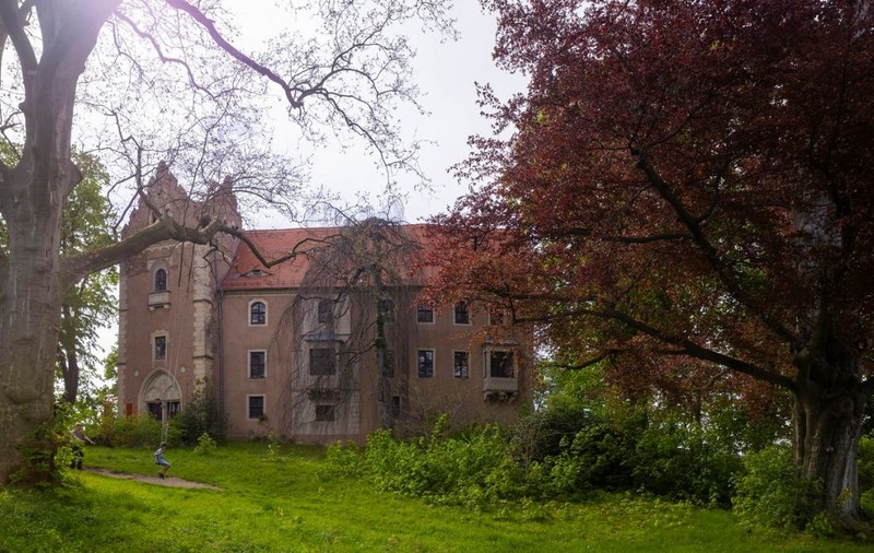 Doi români au jefuit un castel din Germania, la sugestia unui comerciant de aur: ce pedeapsă au primit