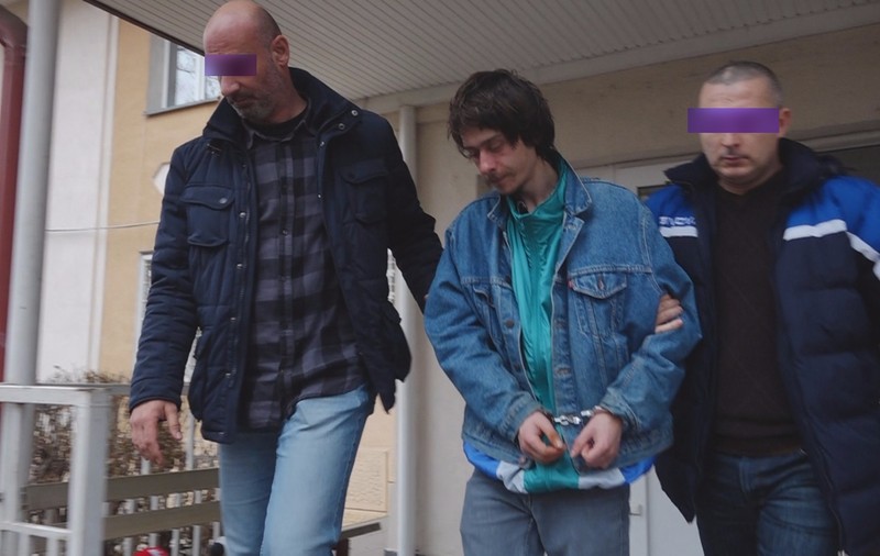 UPDATE: Mărturii uluitoare ale femeii înjunghiate de nepotul său în Buzău. „Mi-a făcut vânt în sobă”. Tânărul a fost arestat