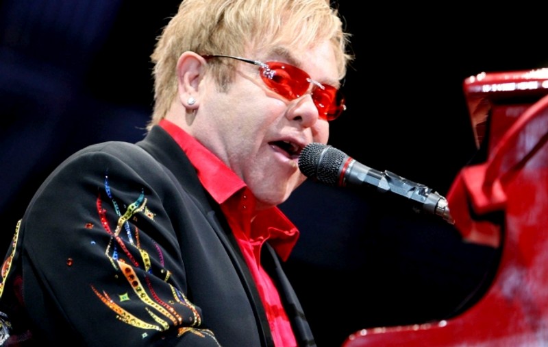 Elton John va cânta în Maroc, în ciuda protestelor islamiştilor
