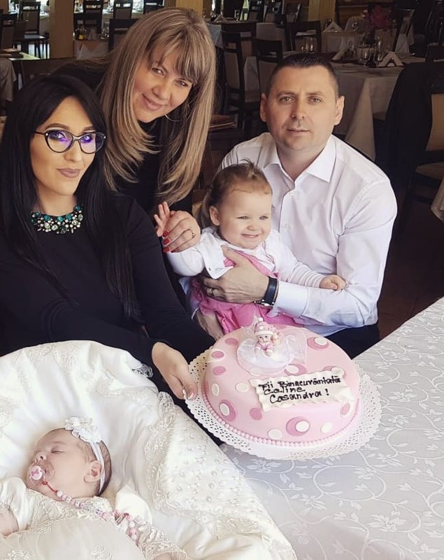 Dana Roba și-a creștinat fata cea mică. Botez cu 3.000 de oameni / FOTO