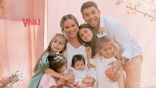 Laura Cosoi și familia 
